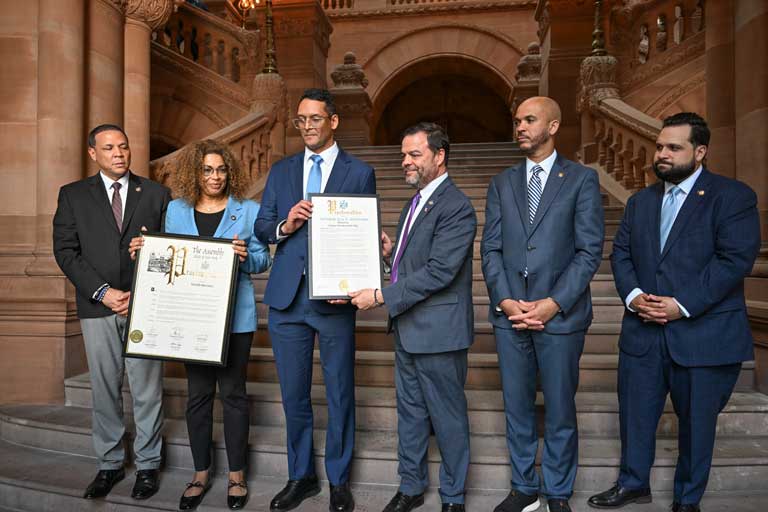 Director-del-911-recibe-reconocimiento-en-EE UU-por-liderazgo-en-emergencias-(4)